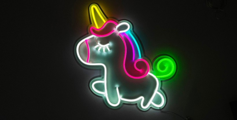 Neon unicornio habitación infantil